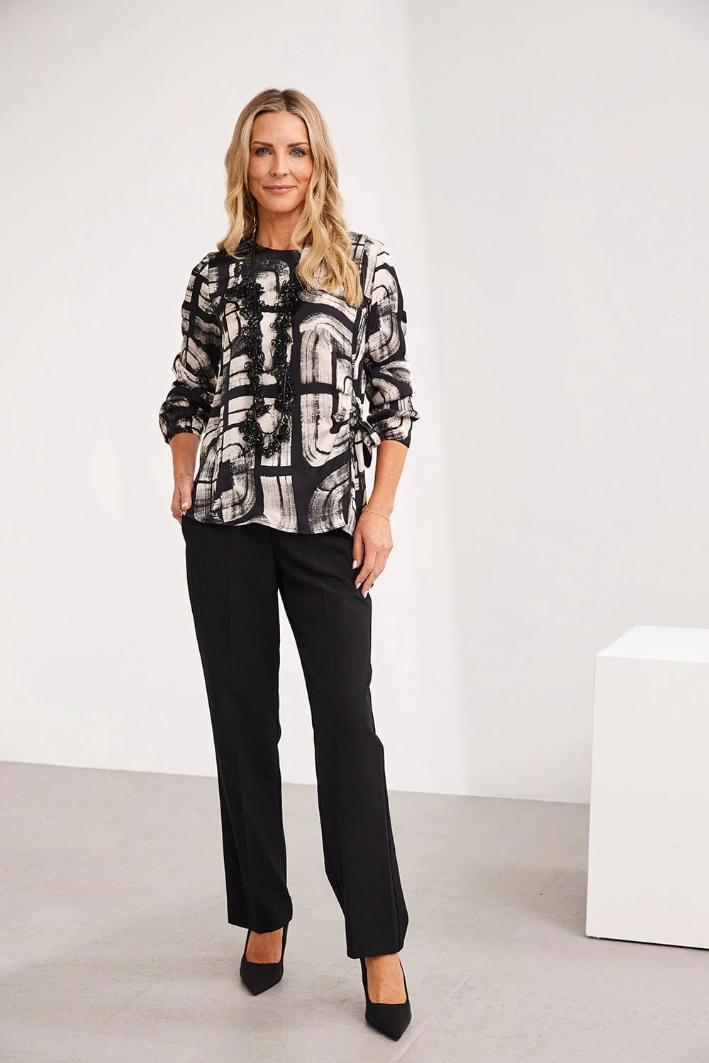 IMG_3214 Peruzzi W25405 Black Trousers in Technical Fabric - Image 1